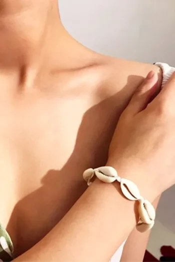 Z101 - Cowrie Shell Bracelet